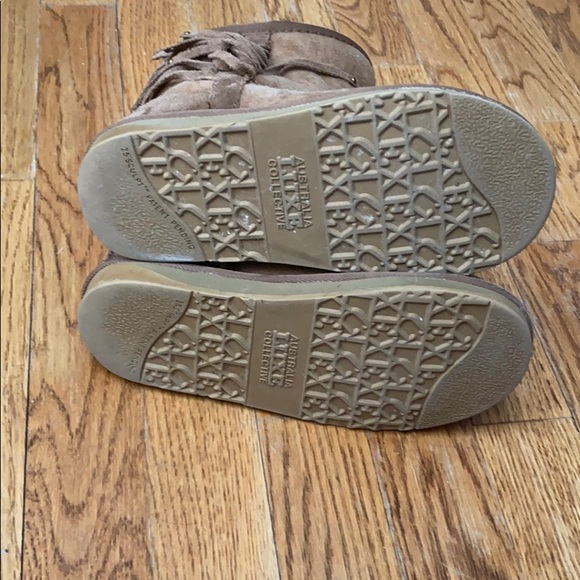 Australia Luxe Kids SHEARLING FRINGE boot! Rare! - Picture 7 of 10